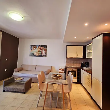 Corfu 23 غليفادا